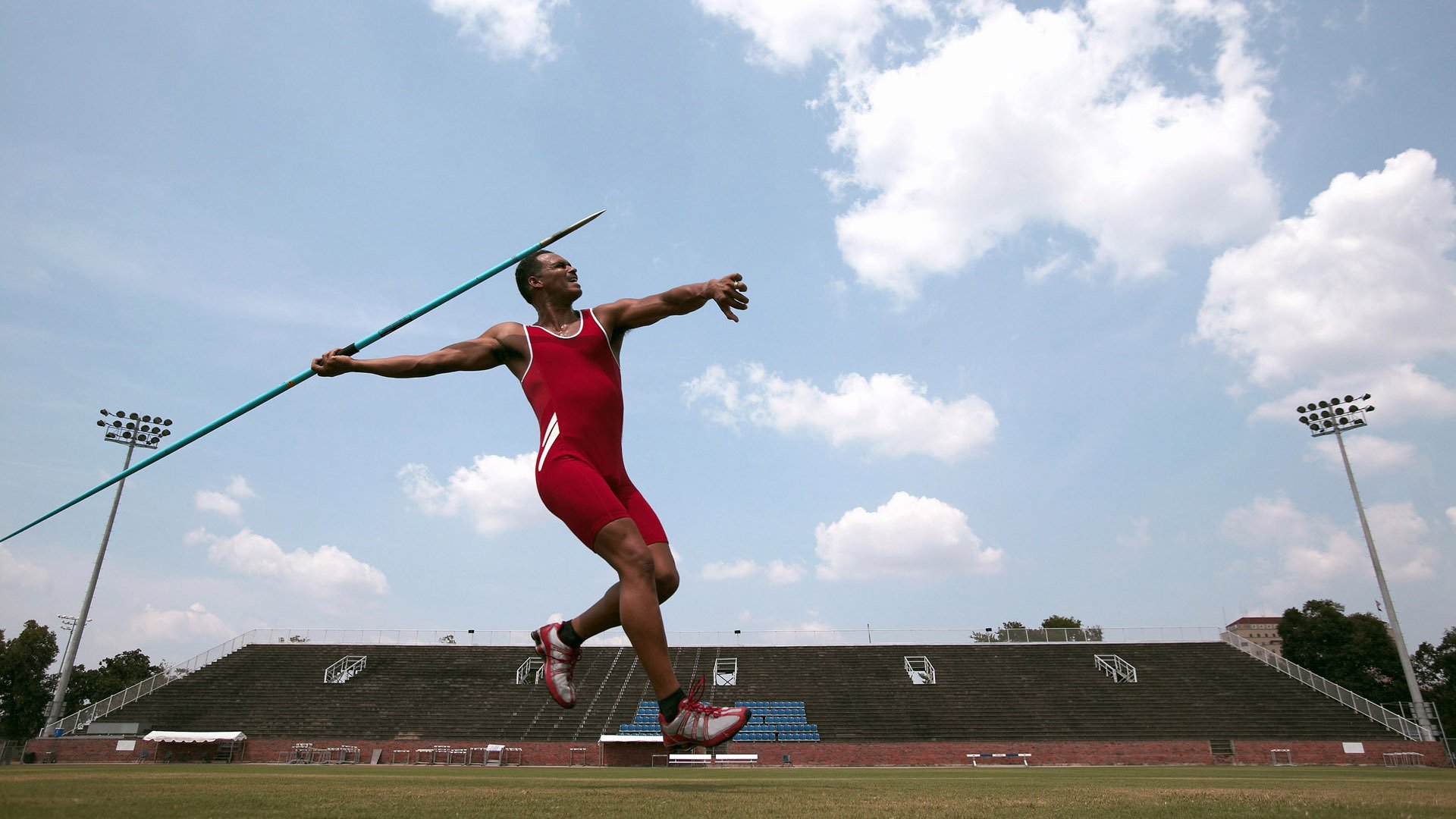 “青少年足球技能大赛掀起新高潮，创新赛事形式”，青少年足球锦标赛