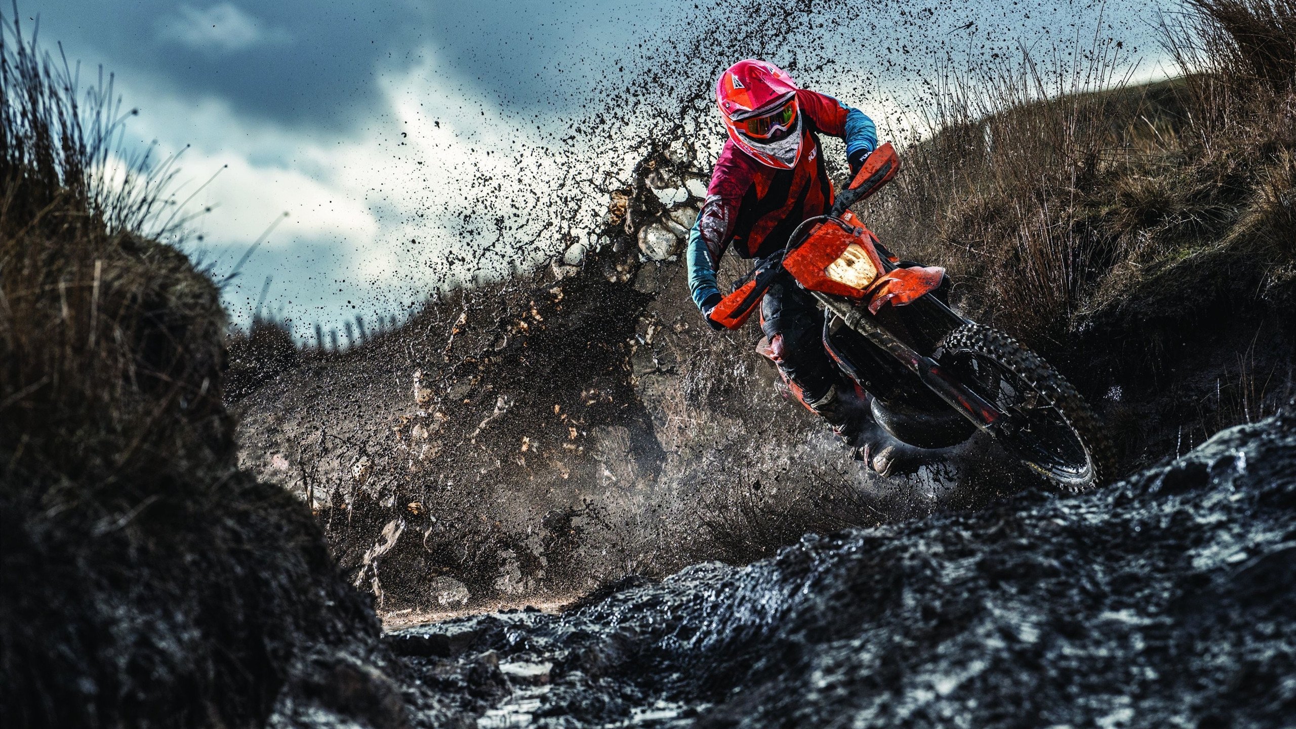 摩洛哥队在巴黎奥运会男足比赛中多次利用边路进攻，摩洛哥著名足球运动员